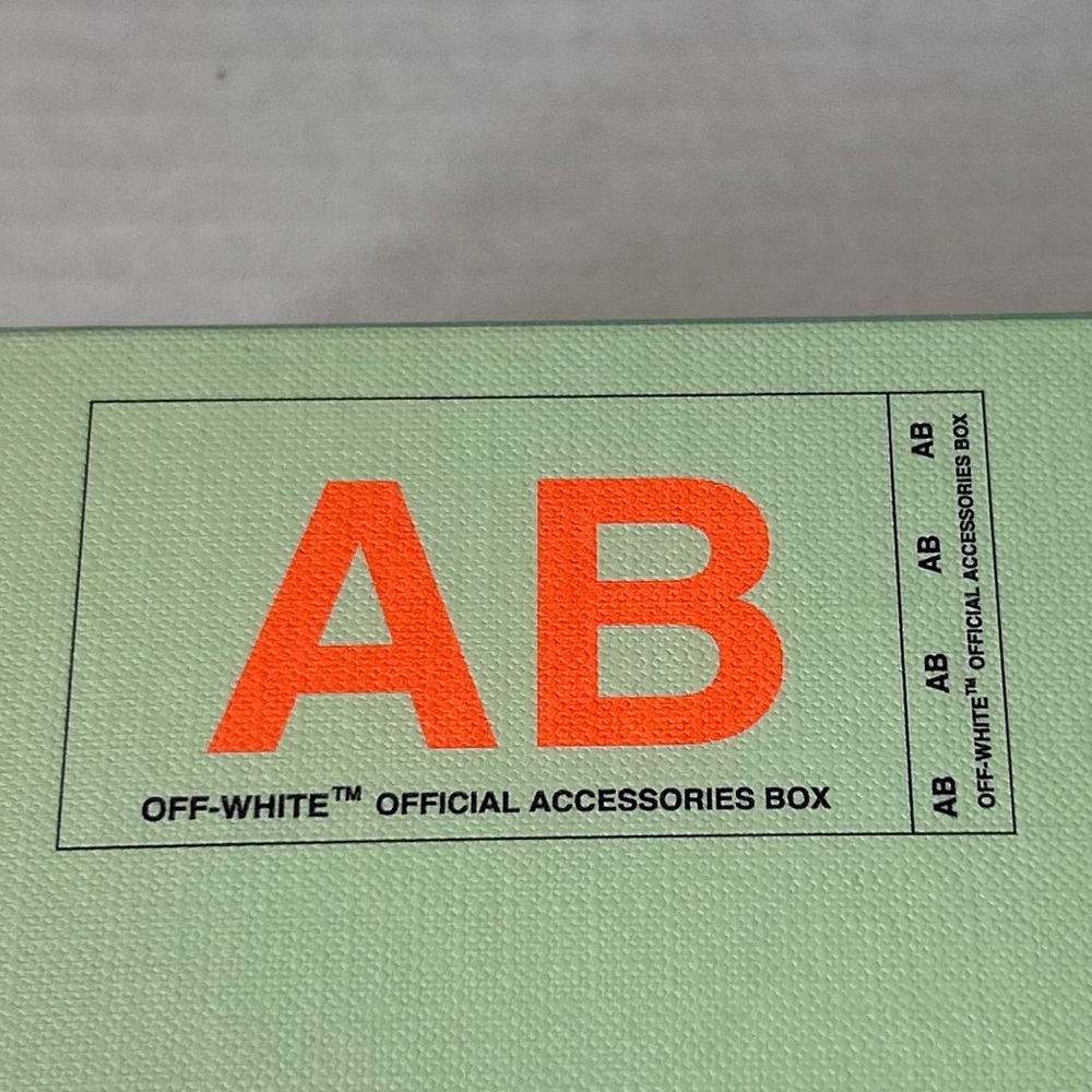 Off-White  2.0 key Holder Industrial Red - Picture 4 of 12